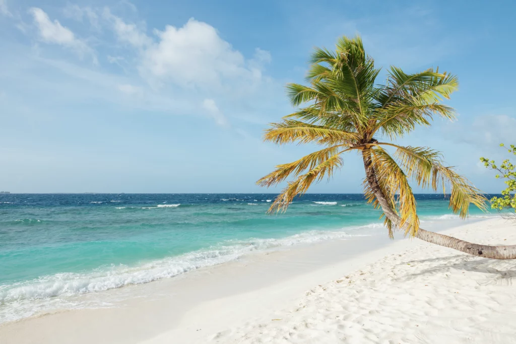 idyllic-beach-scene-in-maldives