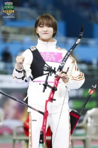 Sejeong looking happy-Popular sejeong archery