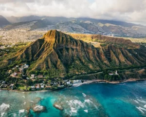 Diamond Head-Best place to visit in Hawaii with family-source: loveoahu